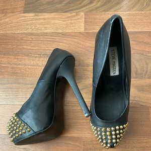 EUC Steve Madden Studded pumps